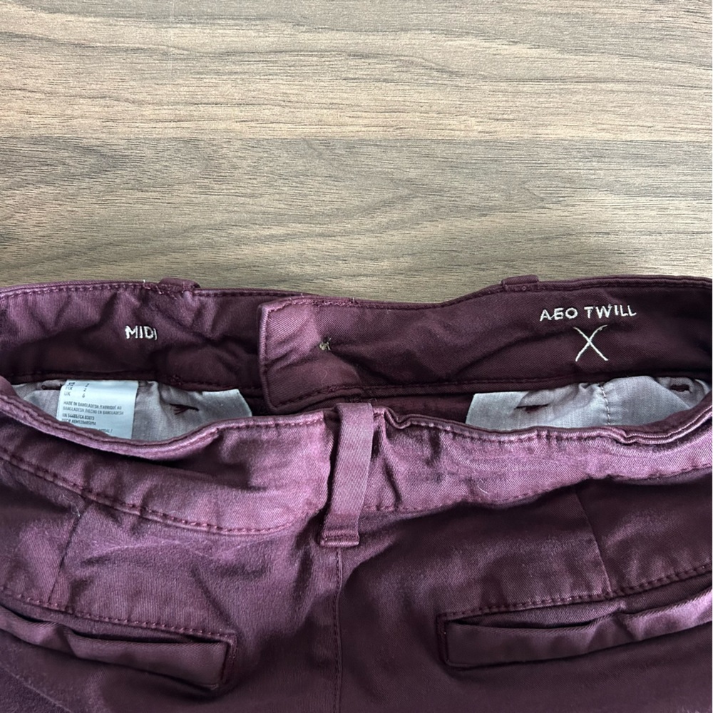 American Eagle Women’s Midi AEO Twill Super Stretch Maroon Shorts Size 2 - Picture 9 of 13